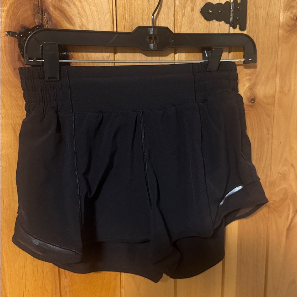 Lululemon Hotty Hot  Short 2.5 Mesh
Black - Picture 2 of 6
